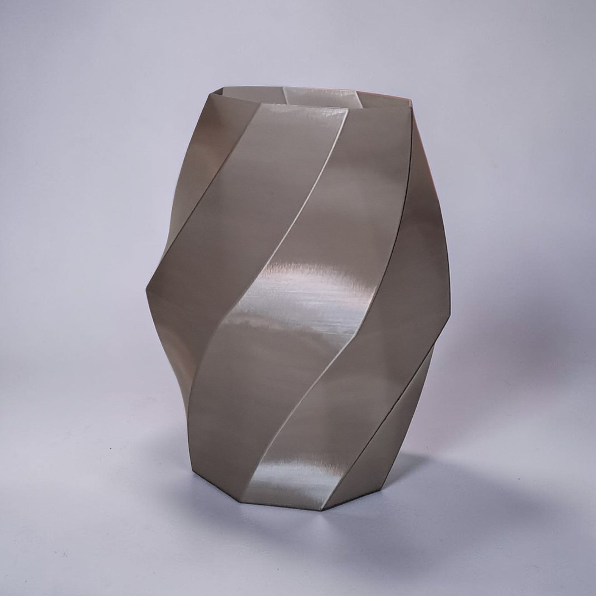 Geometrische Vase – Twisted Facetten-Design