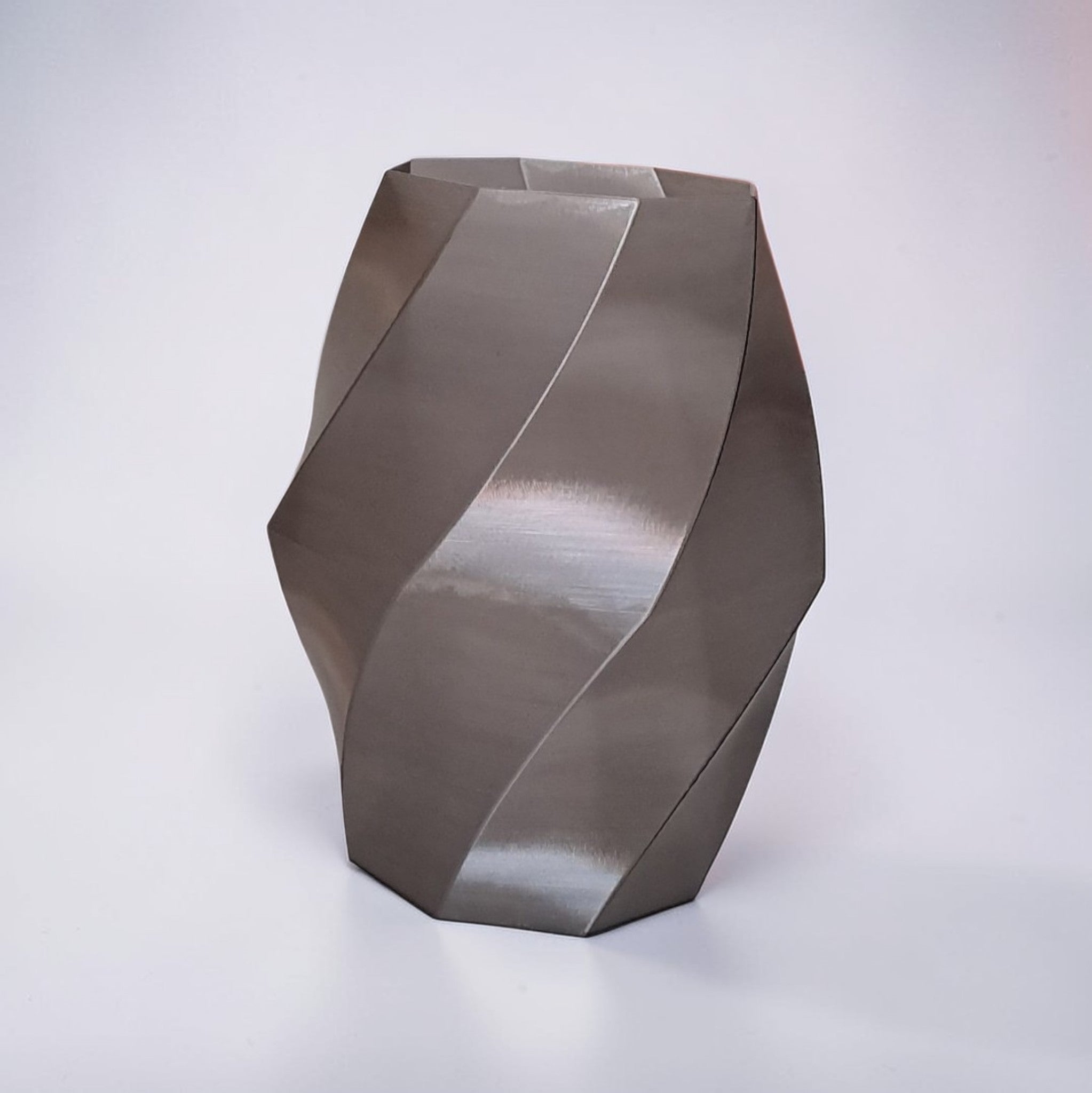 Geometrische Vase – Twisted Facetten-Design